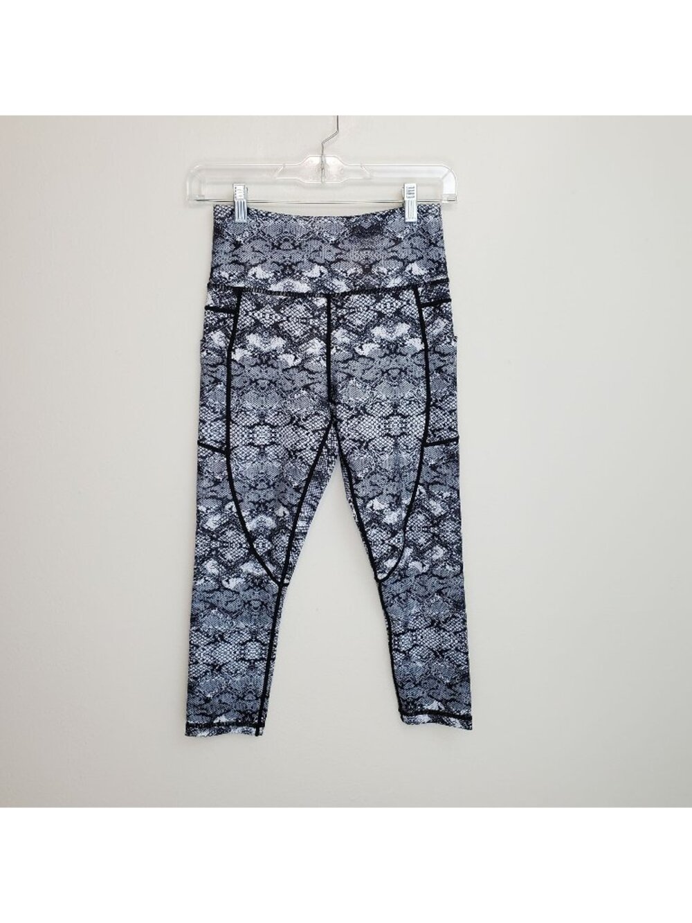 Zyia Active Cobra Metallic Pocket light n tight hi-rise capri